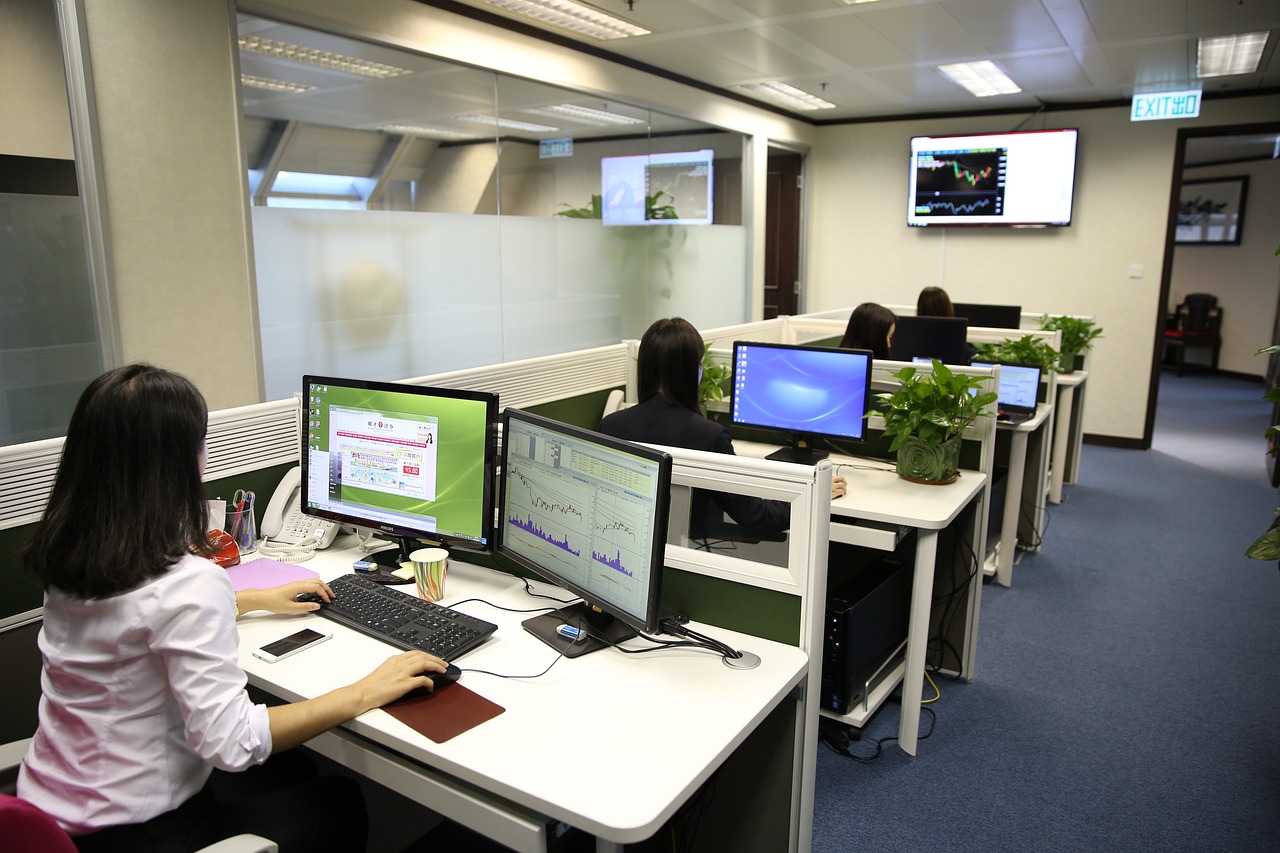 business-people-1572059_1280.jpg