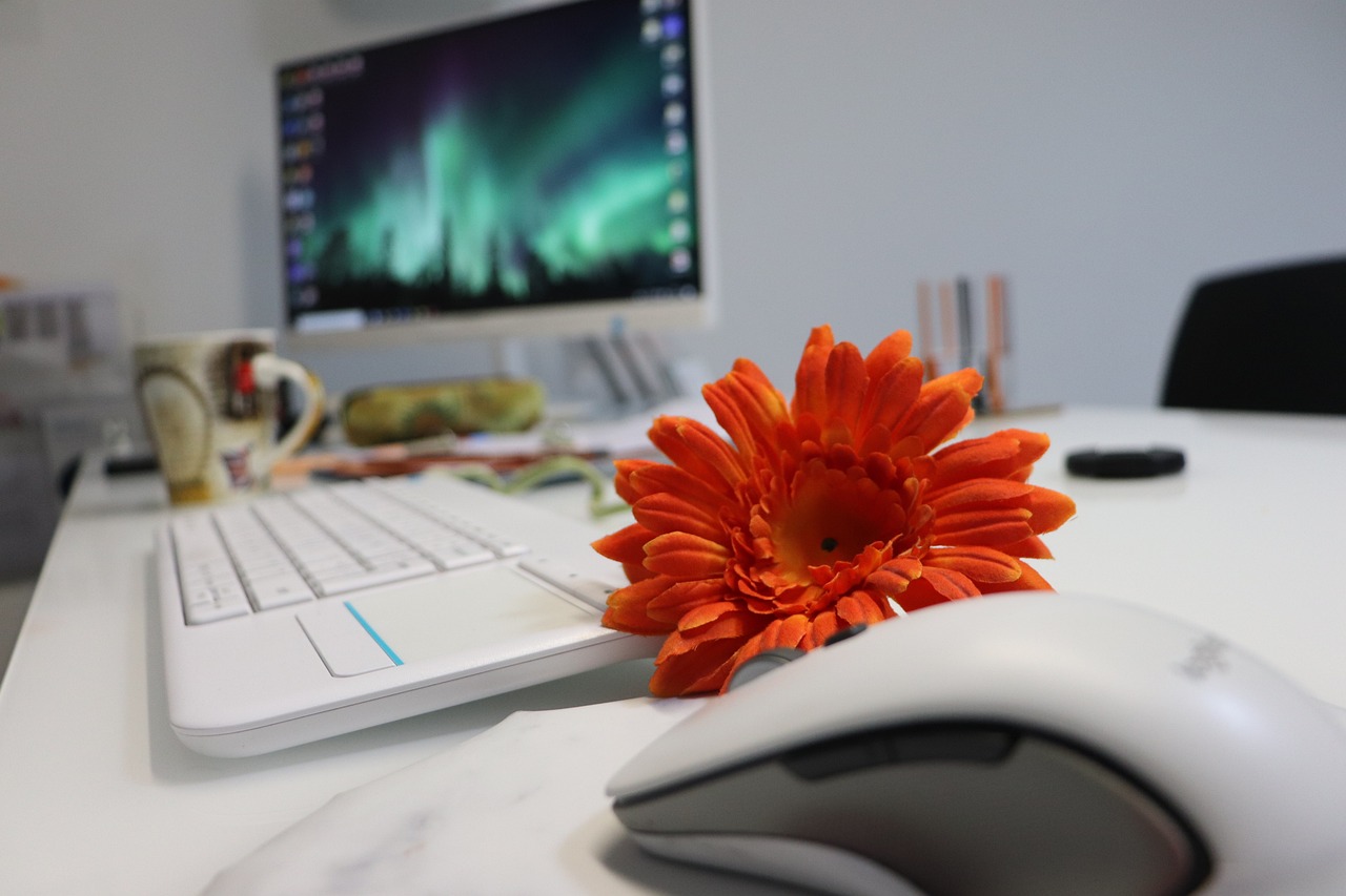 desk-4962107_1280.jpg